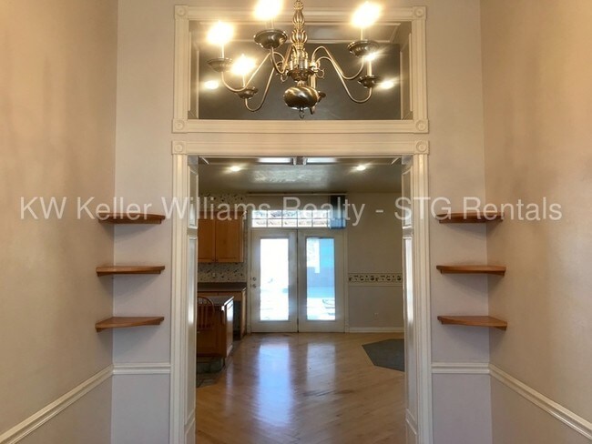 Building Photo - **Amazing Home in Little Valley**