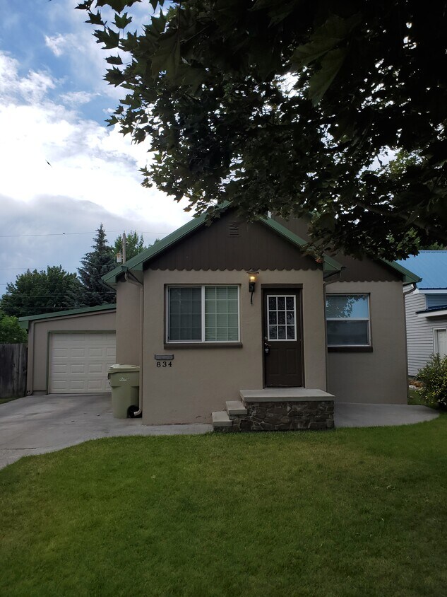 Foto principal - 834 9th St