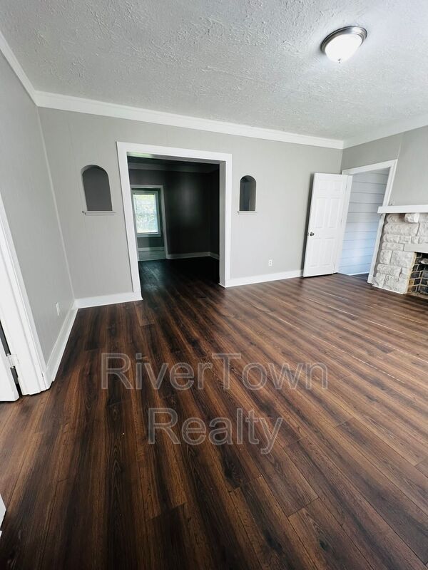 Photo - 907 Birch St House