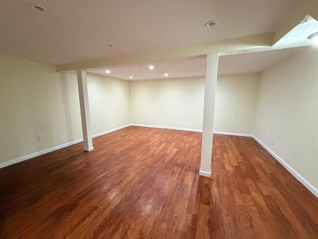 Building Photo - 280 Elm St