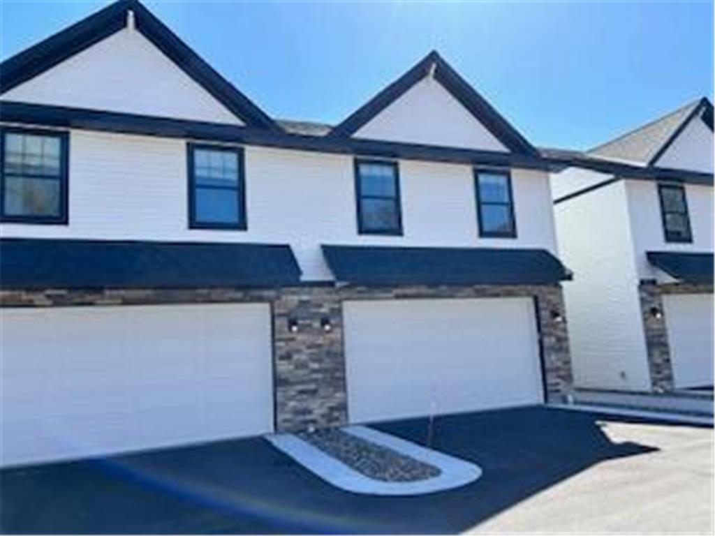 Foto principal - 3411 Douglas Dr N