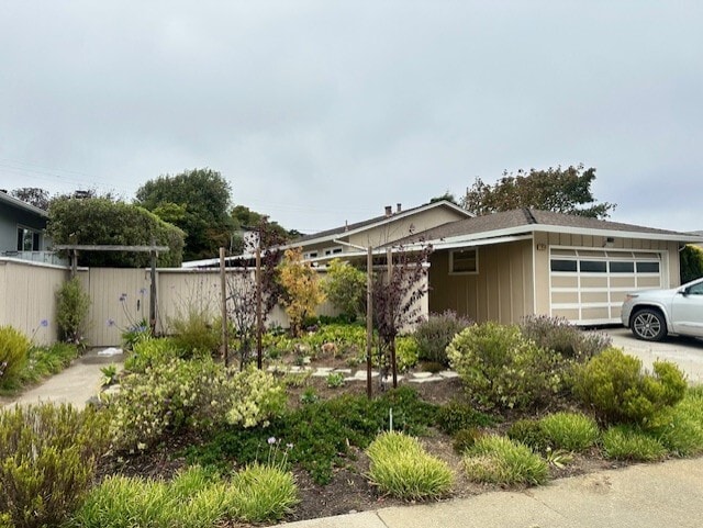 Front - 2650 Fleetwood Dr