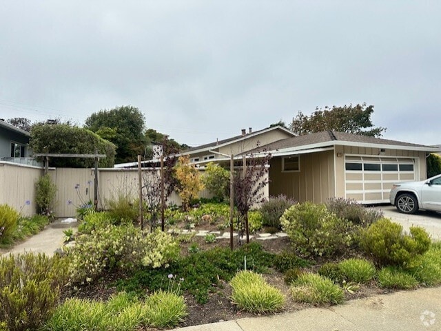 Building Photo - 2650 Fleetwood Dr