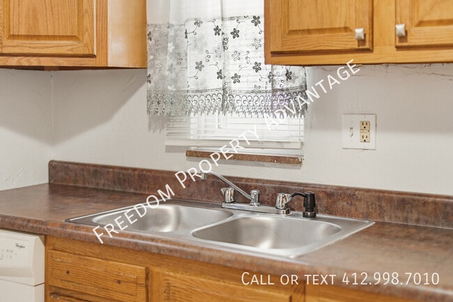 Building Photo - 2238 Lutz St