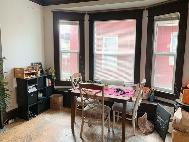 Foto del edificio - PRELEASE: 7 bdrm/2 bath in the York Neighb...