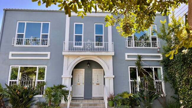 Front Exterior - 714 N Edinburgh Ave
