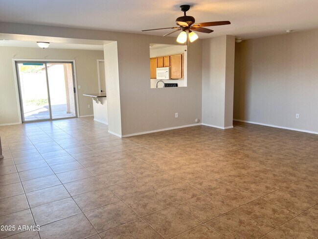 Foto del edificio - 10422 E Bramble Ave