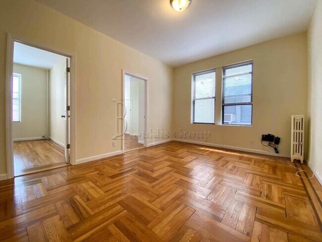 Foto del edificio - 25-72-72 43rd St