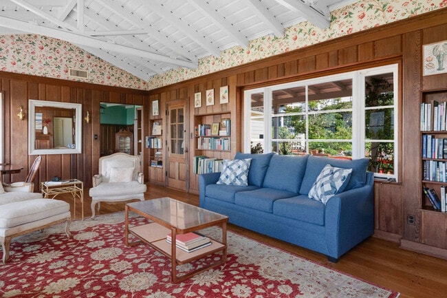 Building Photo - 1850 Castellana Rd