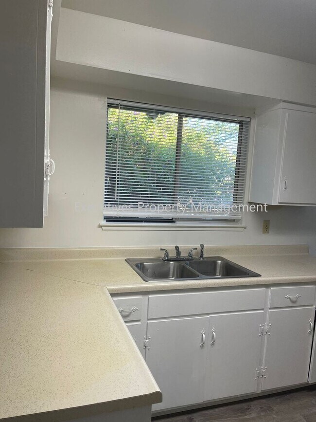 Foto del edificio - 3475 Payne Ave