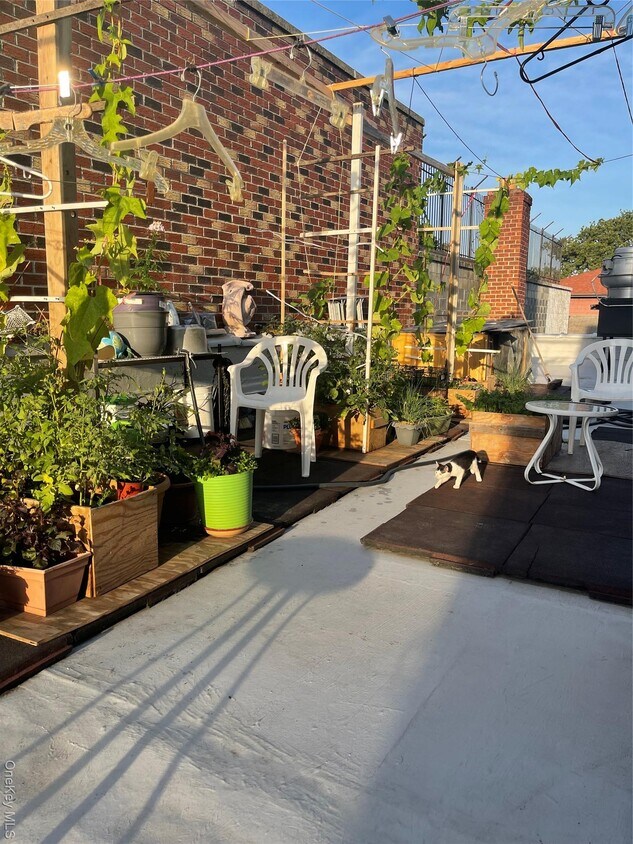 Foto principal - 77-02-77164 164th St