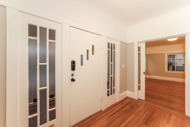 Foto del edificio - 1920 North Berkeley 2 Bedroom Bungalow Available!