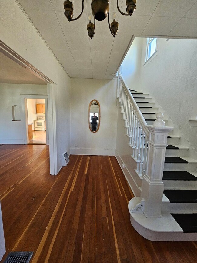 Foto del edificio - Spacious Home in the Slant Street Neighborhood