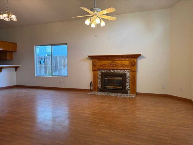 Foto del edificio - 3625 Bernard St