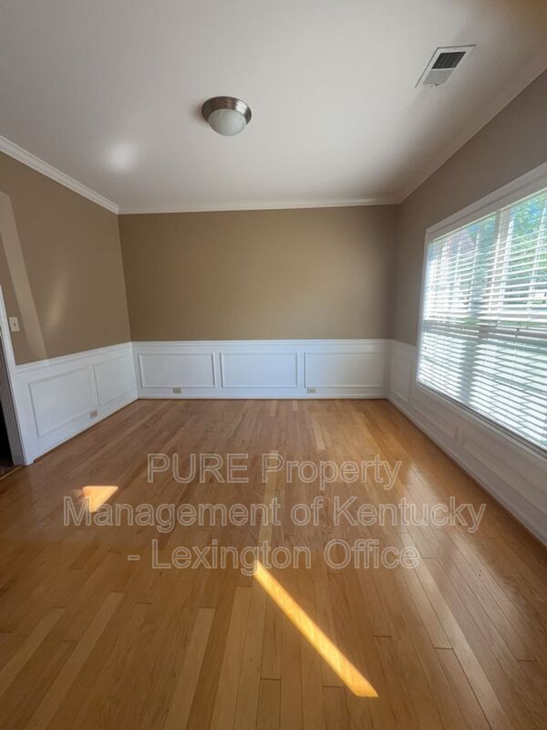 Building Photo - 4844 Clifford Cir