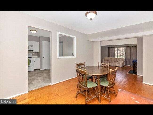Building Photo - 3 Bedroom Townhome in Frederick
