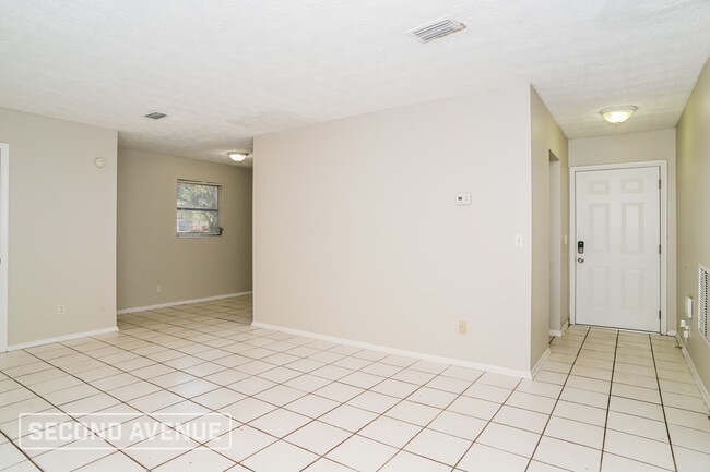 Foto del edificio - 5111 Arrowsmith Rd