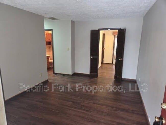 Building Photo - 3232 Milford Rd