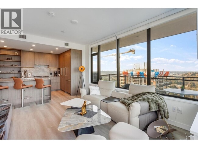 Building Photo - 626 Claremont St