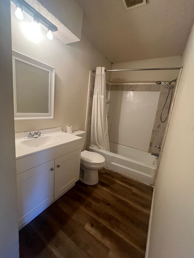 Building Photo - 401 12th Ave SE unit 295