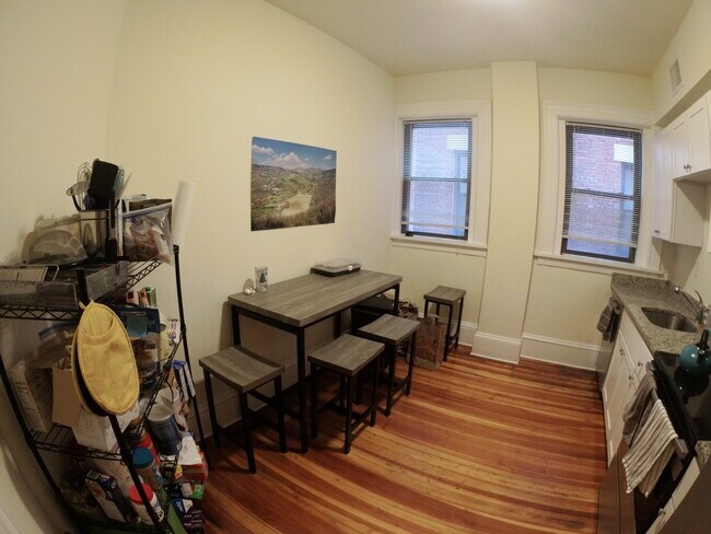 Foto del edificio - 1410 Beacon St