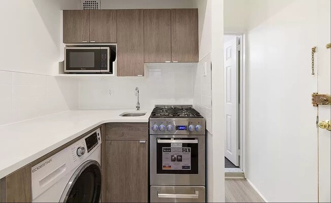 Building Photo - 340 West 48th Street