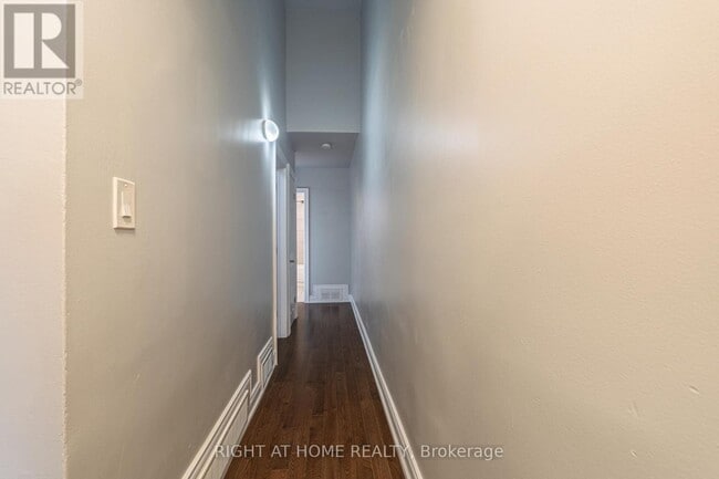 Building Photo - 1132 The Queensway