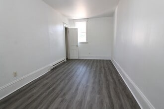 Building Photo - 396 Prince St