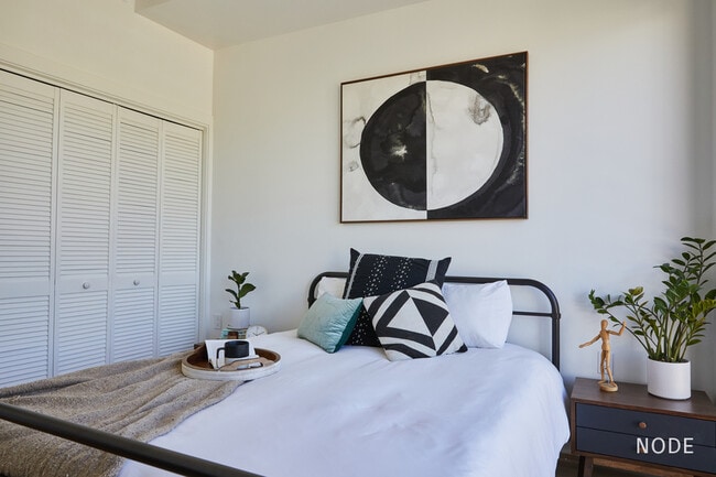 Building Photo - Private 1 Bed/1 Bath in 3 bedroom co-livin...