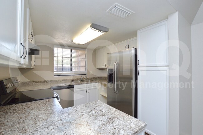 Photo - 925 N College Ave House