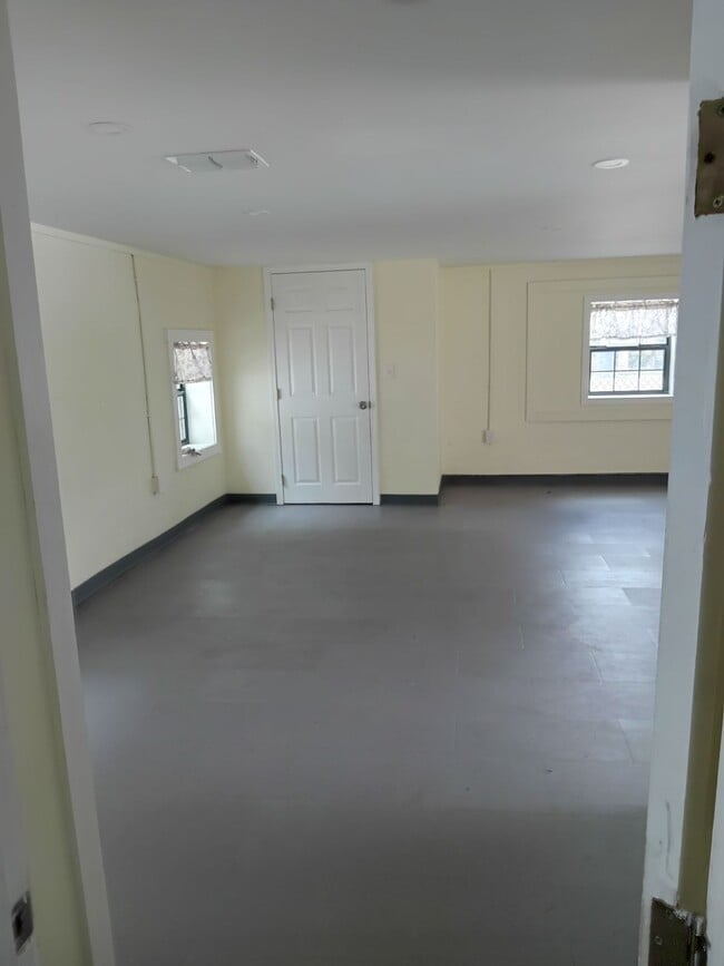 Building Photo - 1143 S Virginia Ave