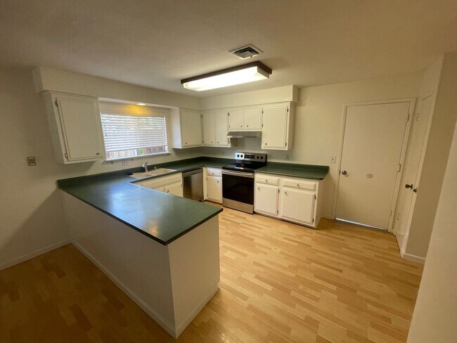 Building Photo - NICE SINGLE STORY HOME IN ROSEVILLE