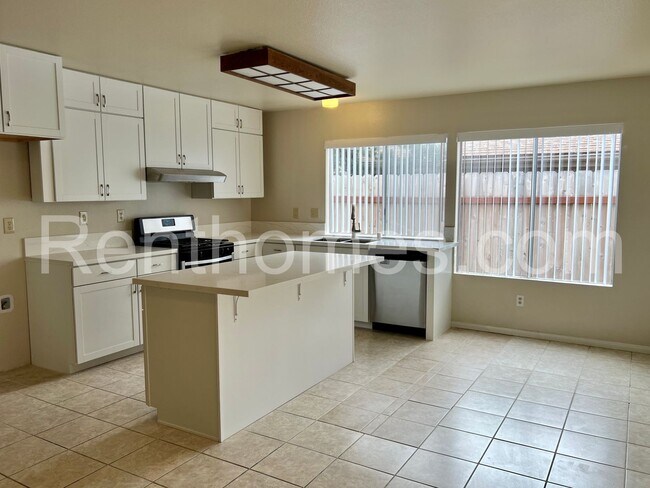 Foto del edificio - Mira Mesa, 9085 Danube Ln, Single Level, R...