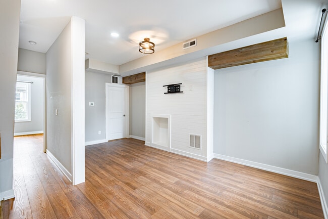 Building Photo - 168 Green Ln