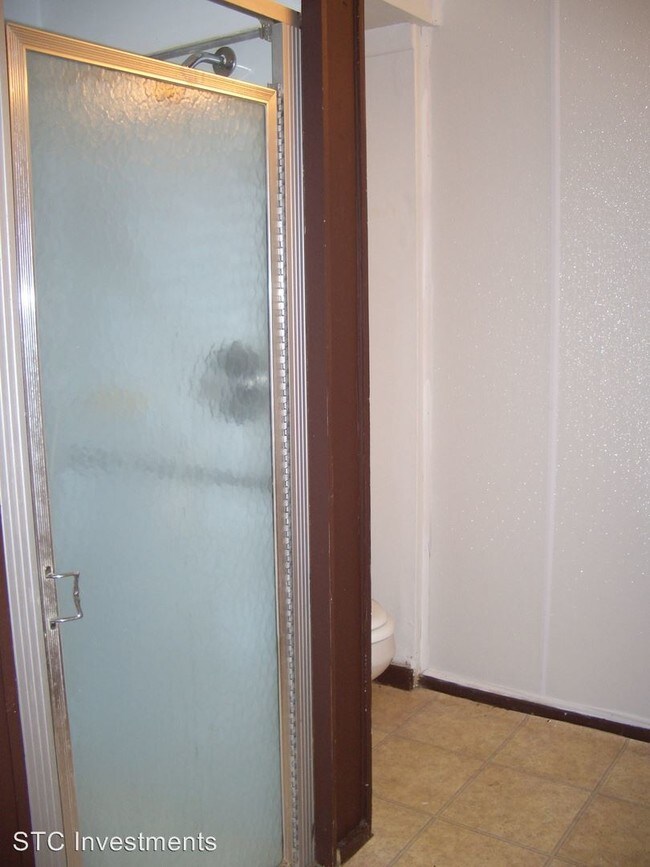 Building Photo - 2 br, 1 bath House - 926 N. Charles #2