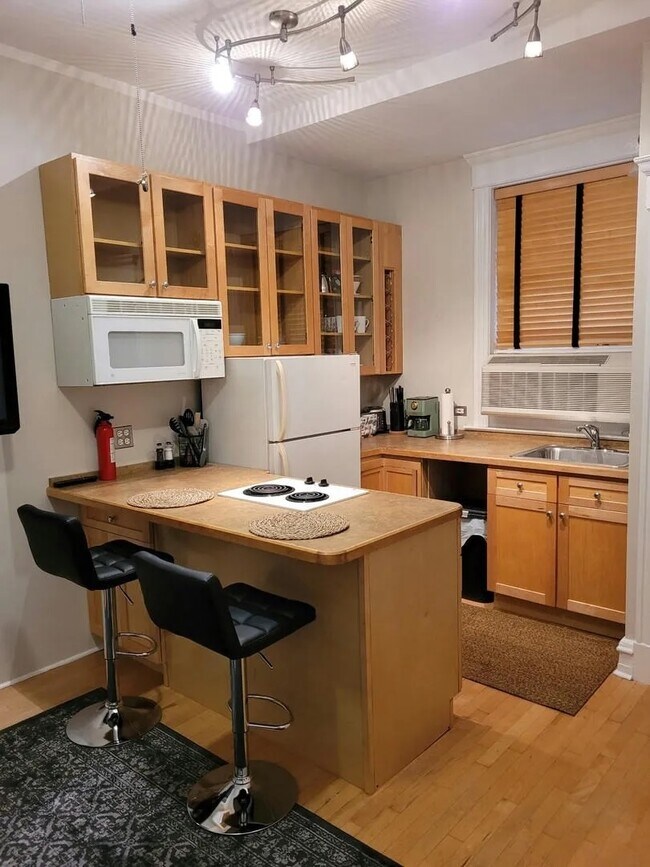 Foto del edificio - 2800 N Pine Grove Ave