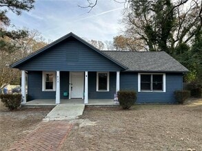 Building Photo - 413 Country Club Dr