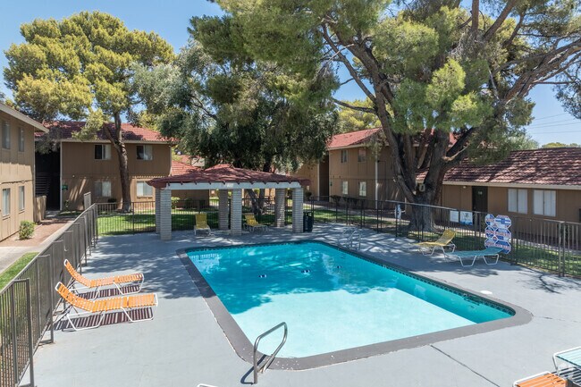 Segunda piscina - Hesperian Falls Apartments