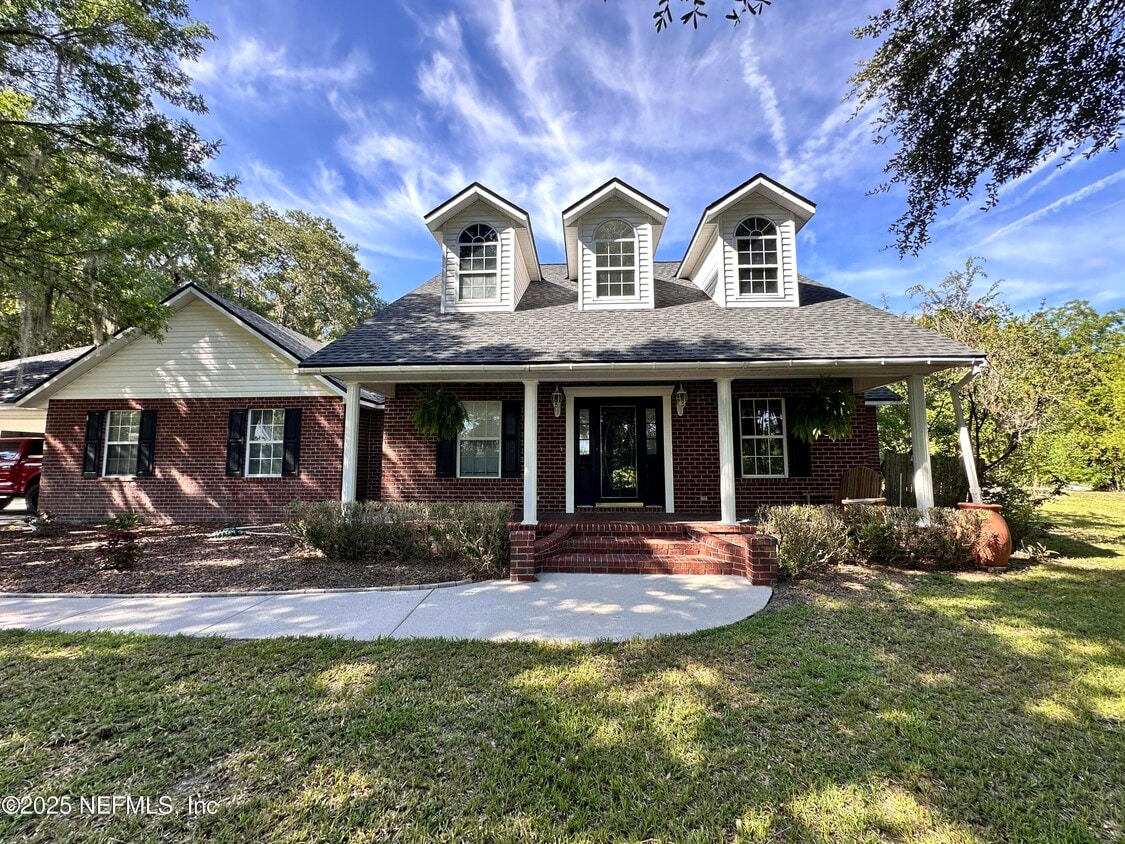 Primary Photo - 22490 Pine St
