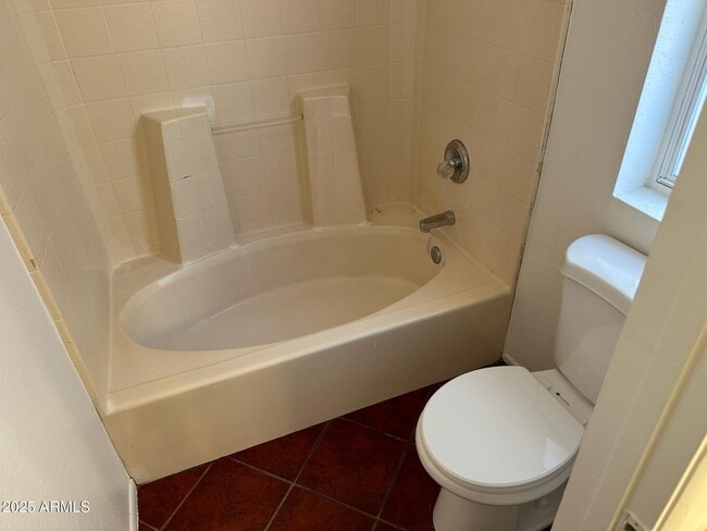 Building Photo - 9988 W Devonshire Ave