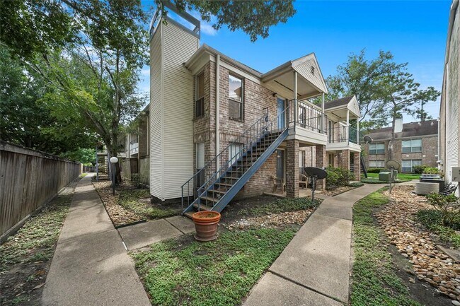 Foto del edificio - 3900 Woodchase Dr