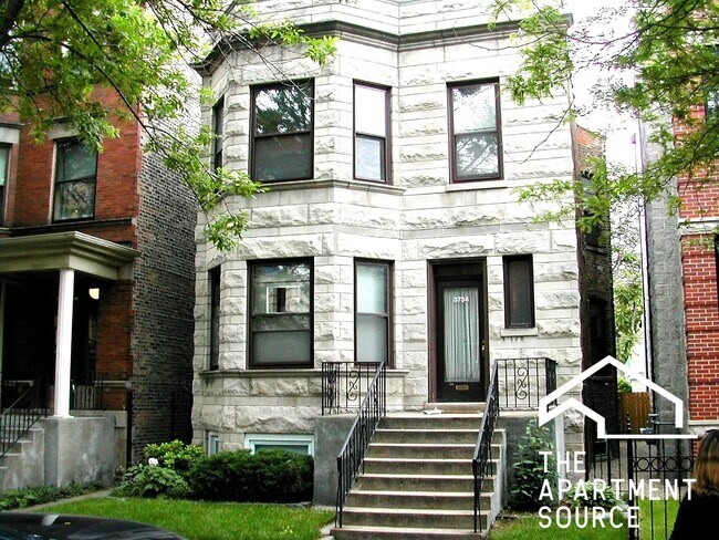 Building Photo - 3734 N Racine Ave
