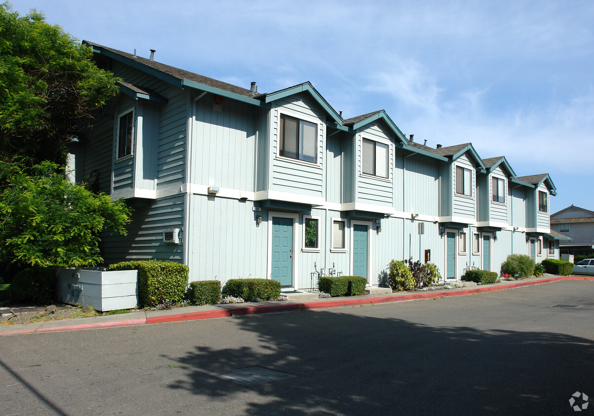 Foto principal - 60-94 Arlen Dr