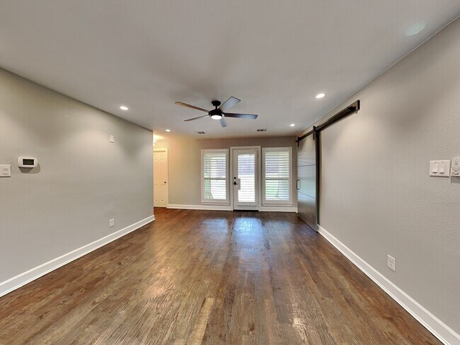 Building Photo - 7613 Waasland Dr