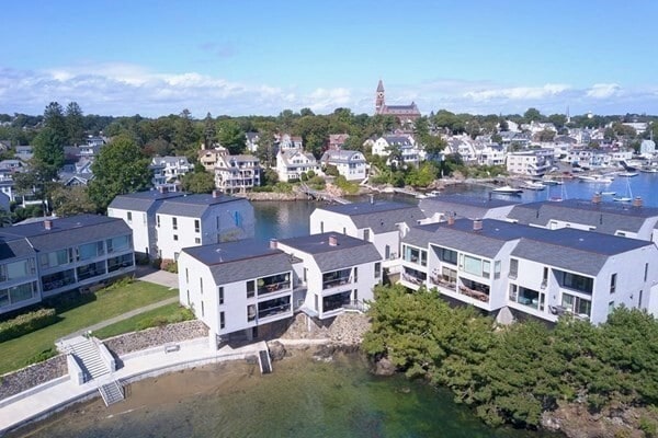 Primary Photo - 2 Brackett Pl