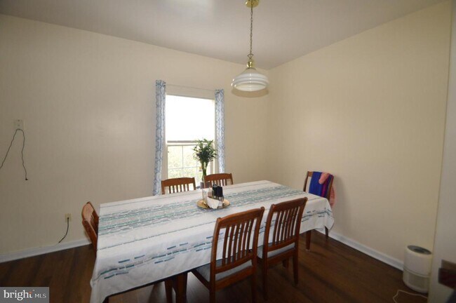 Foto del edificio - 25445 Morse Dr