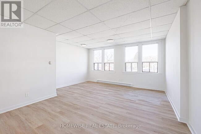 Building Photo - 571 St Clair Ave W