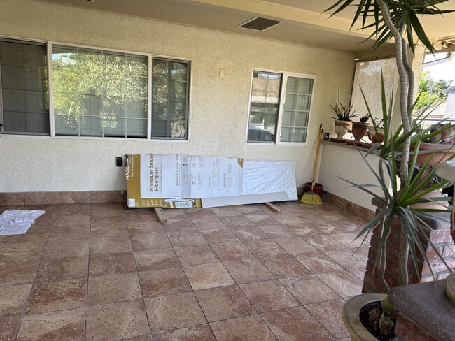 Building Photo - 508 N Verdugo Rd