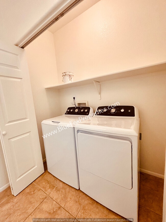 Foto del edificio - 9744 N Stone Rock Dr