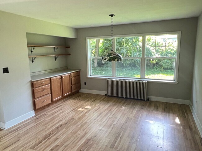 Building Photo - 4 Bedroom home in center of Champaign - Av...